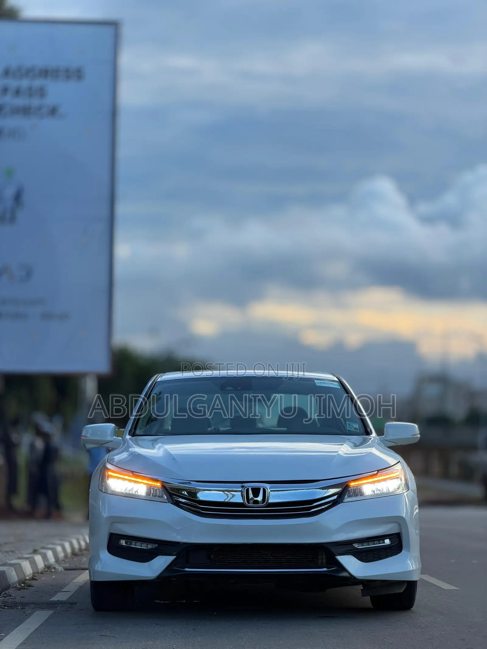 Honda Accord Touring V6 4dr Sedan FWD (3.5L 6cyl 6A) 2017 White