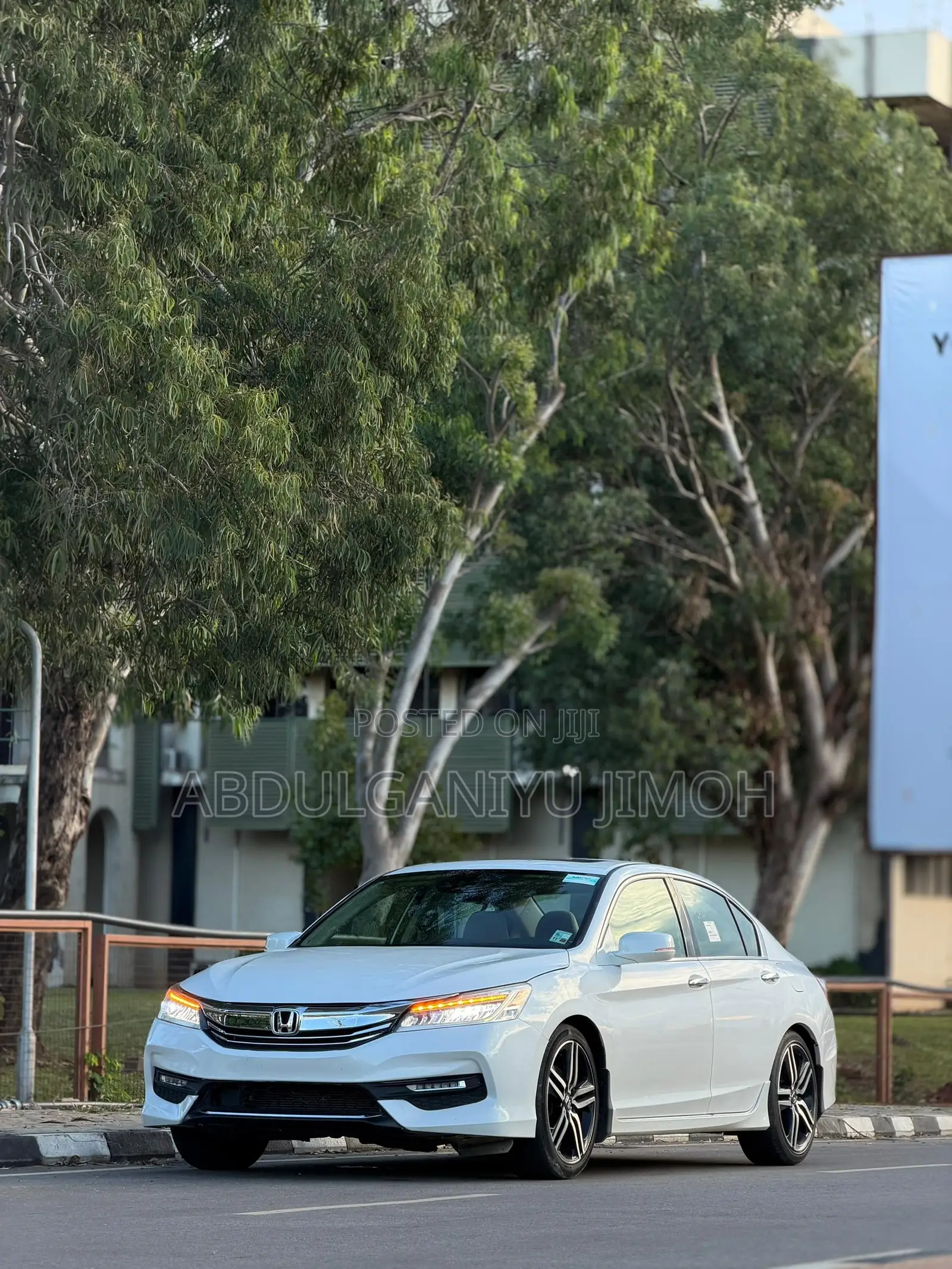 Honda Accord Touring V6 4dr Sedan FWD (3.5L 6cyl 6A) 2017 White