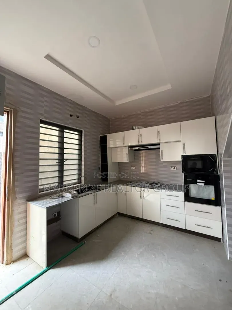 4bdrm Duplex in Ikota Lekki Lagos for sale