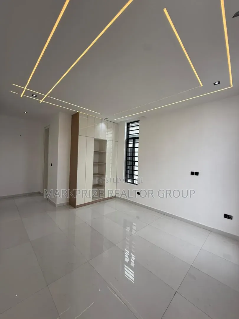 5bdrm Duplex in Ikota Lekki Lagos for sale