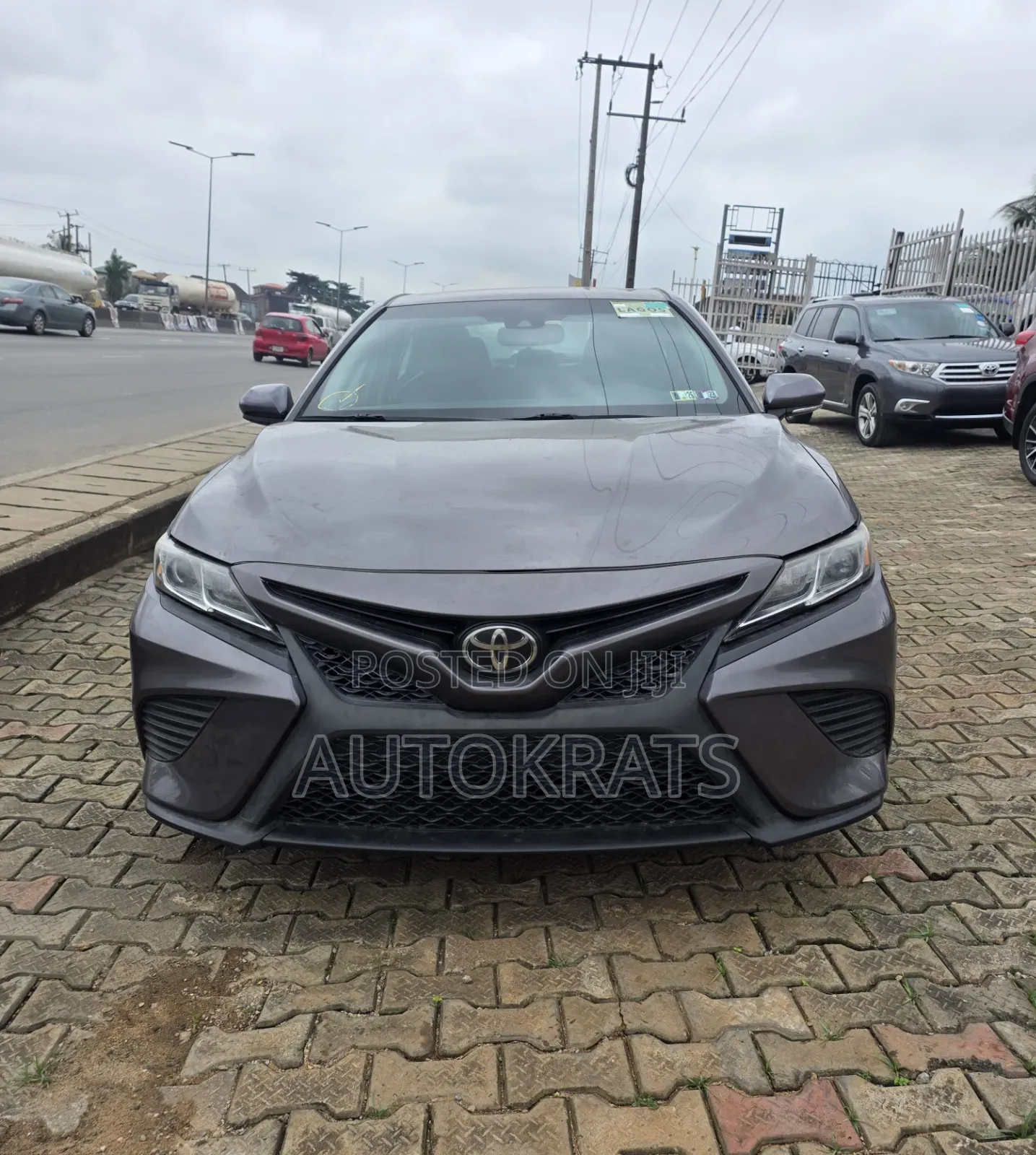Toyota Camry SE FWD (2.5L 4cyl 8AM) 2018 Brown