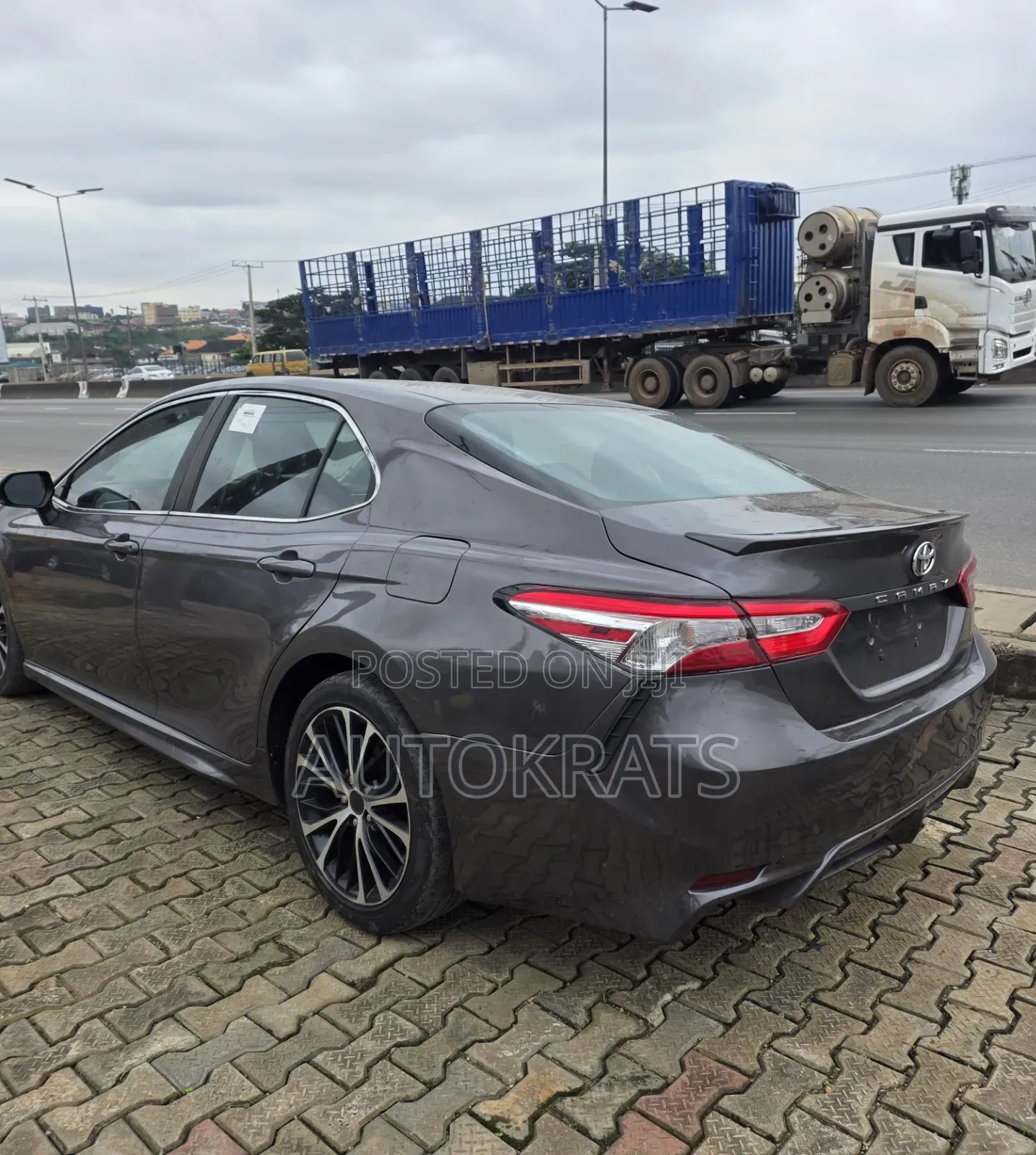 Toyota Camry SE FWD (2.5L 4cyl 8AM) 2018 Brown