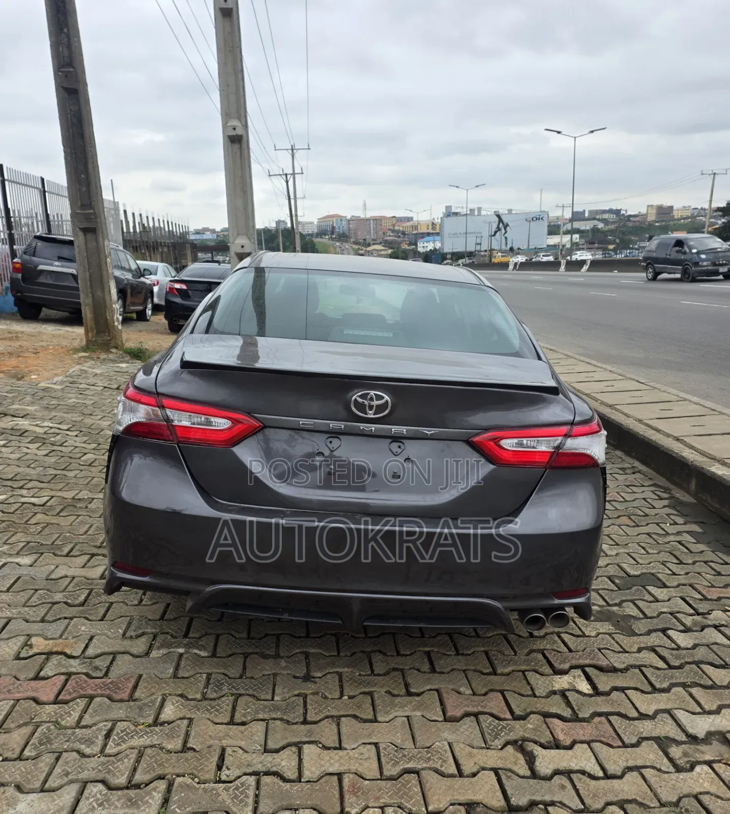 Toyota Camry SE FWD (2.5L 4cyl 8AM) 2018 Brown