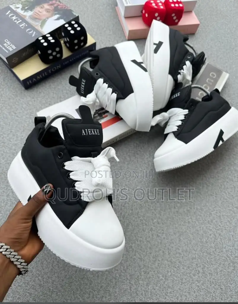 A Causal and Active Shoes