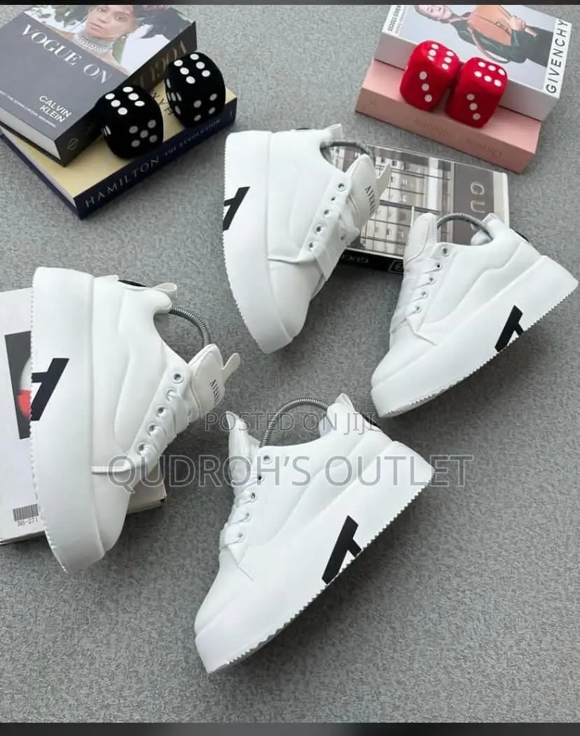A Causal and Active Shoes