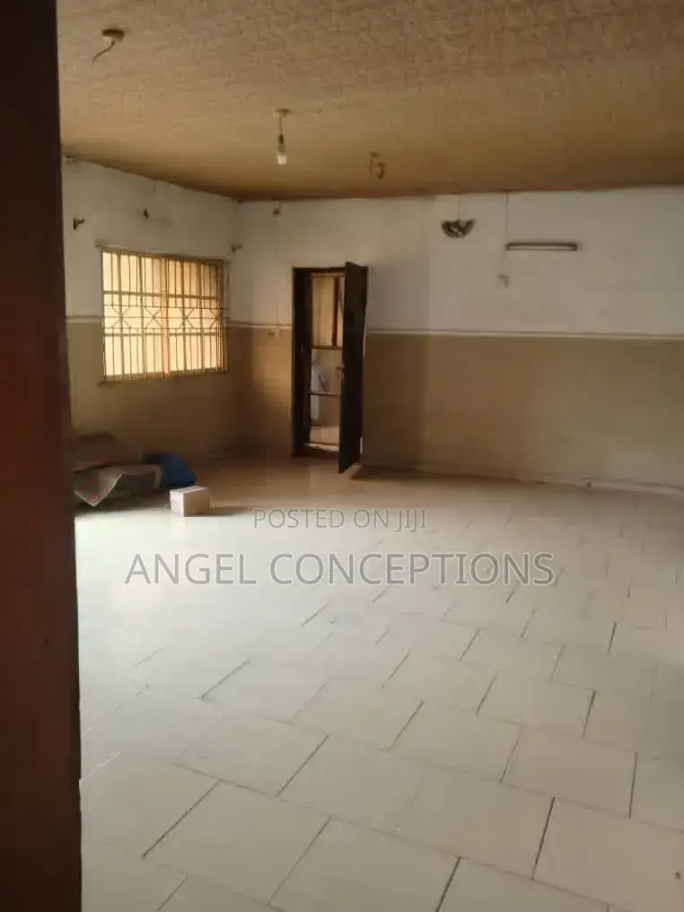 3bdrm Apartment in Ebute Metta for rent