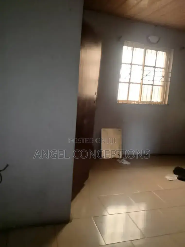 3bdrm Apartment in Ebute Metta for rent