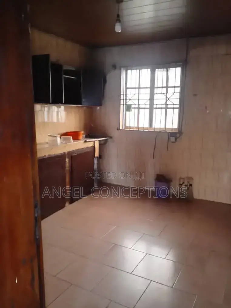 3bdrm Apartment in Ebute Metta for rent