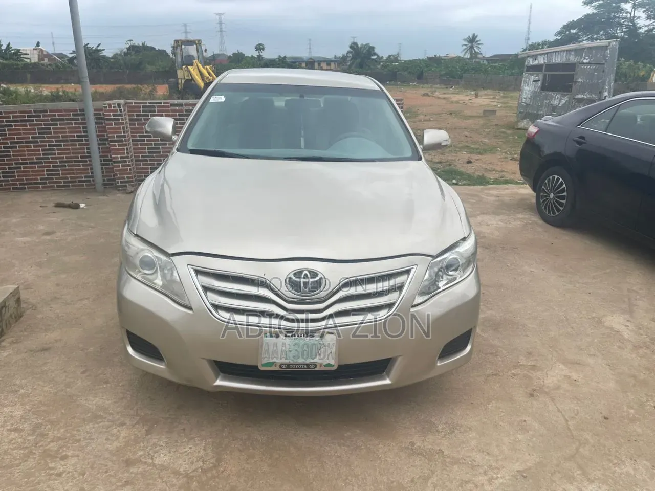 Toyota Camry LE 4dr Sedan (2.5L 4cyl 6AM) 2010 Gold