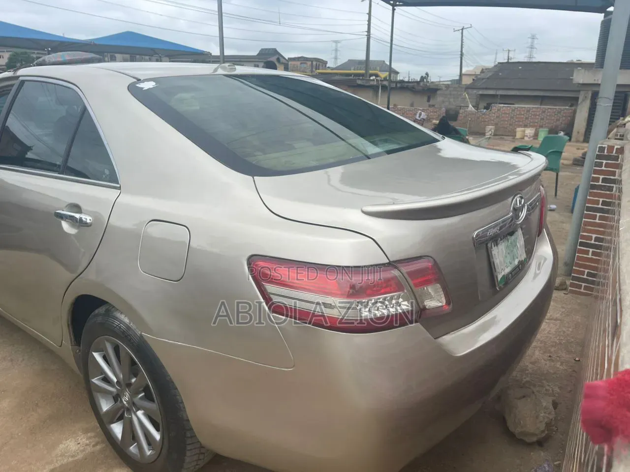 Toyota Camry LE 4dr Sedan (2.5L 4cyl 6AM) 2010 Gold