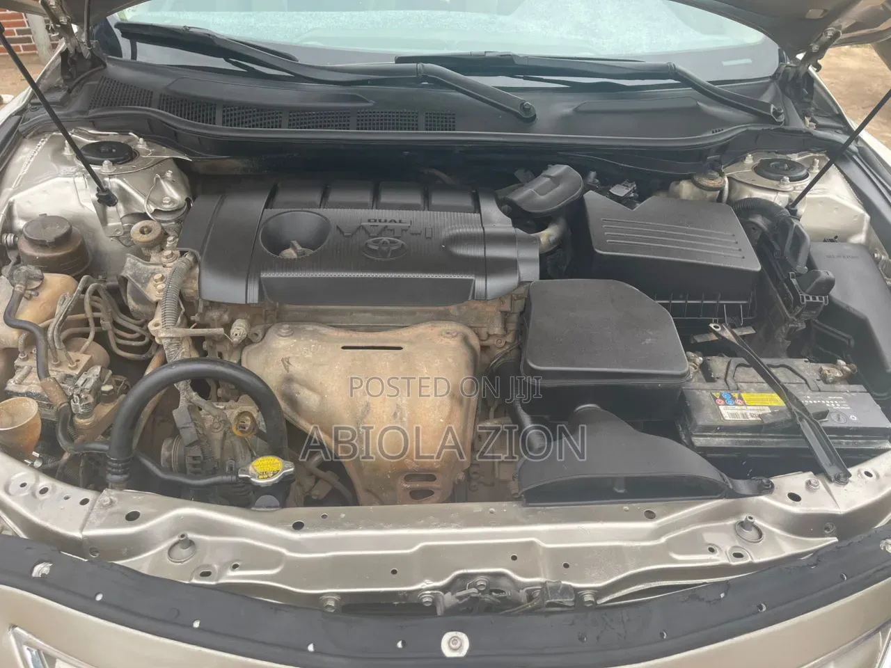 Toyota Camry LE 4dr Sedan (2.5L 4cyl 6AM) 2010 Gold