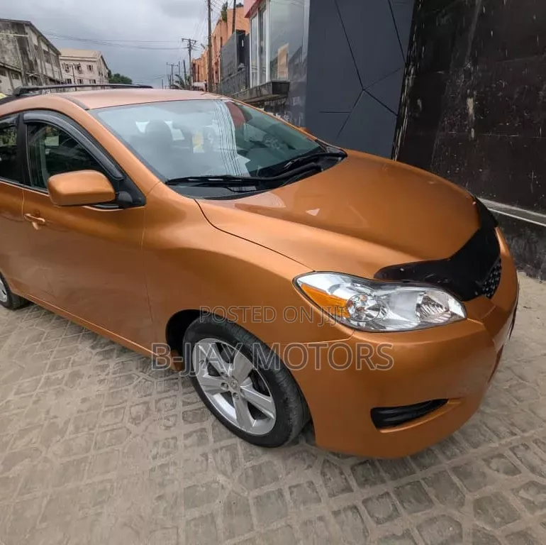 Toyota Matrix 2010 Gold