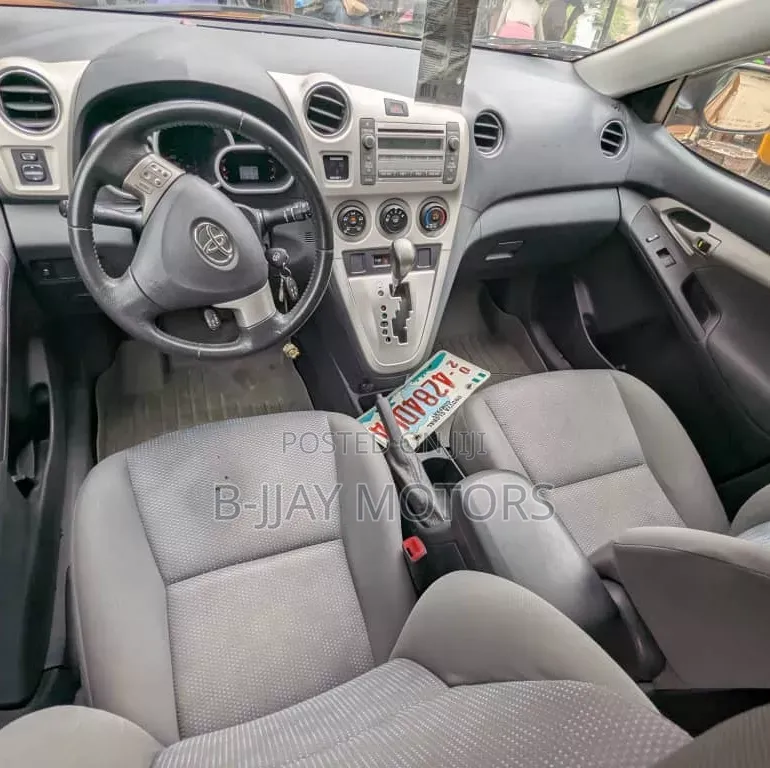 Toyota Matrix 2010 Gold