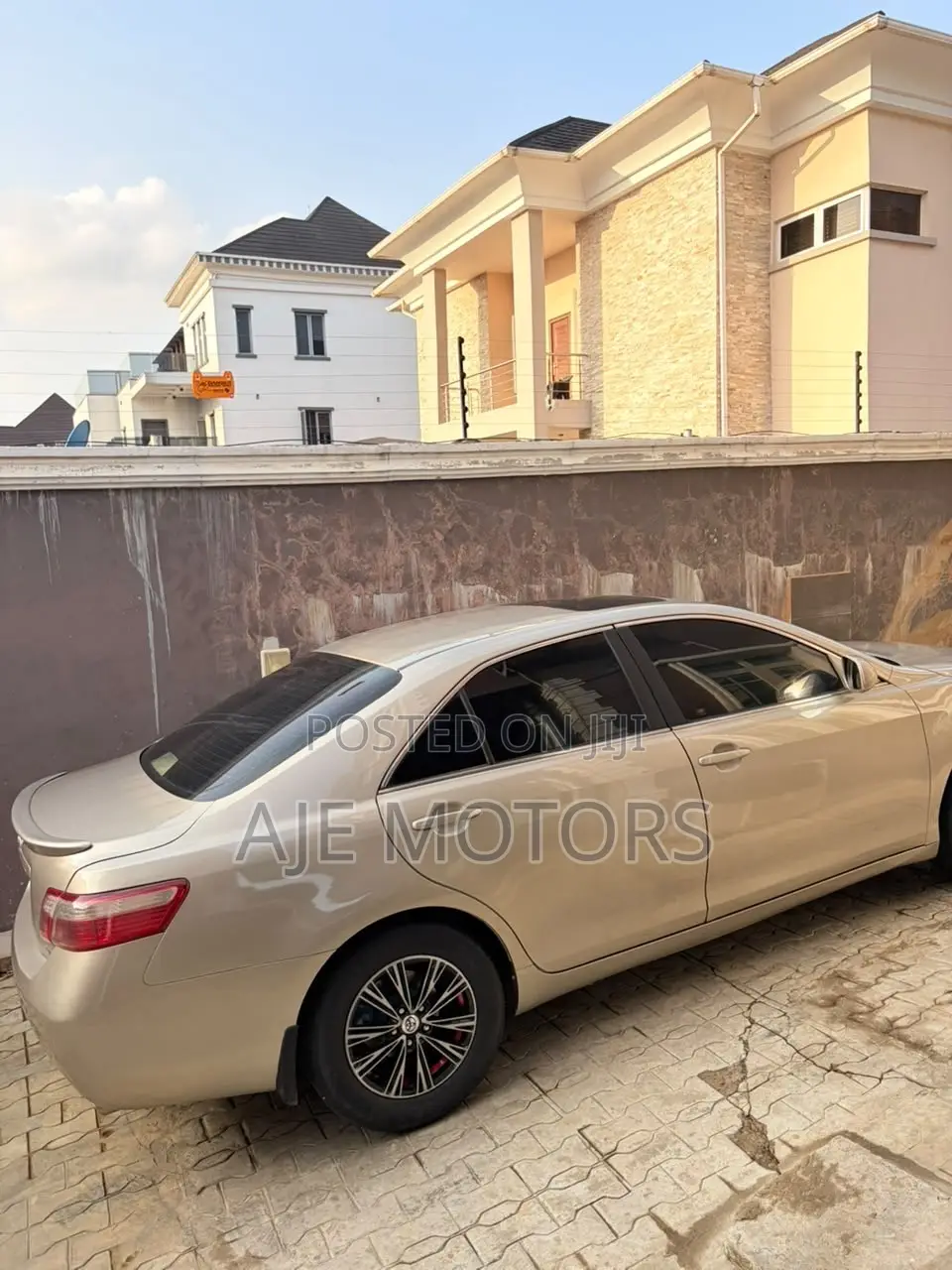Toyota Camry XLE V6 4dr Sedan (3.5L 6cyl 6AM) 2009 Gold