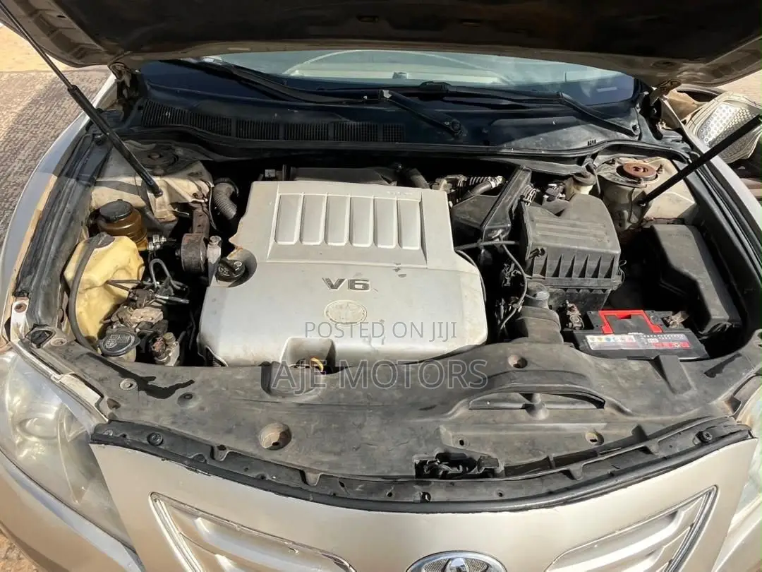 Toyota Camry XLE V6 4dr Sedan (3.5L 6cyl 6AM) 2009 Gold