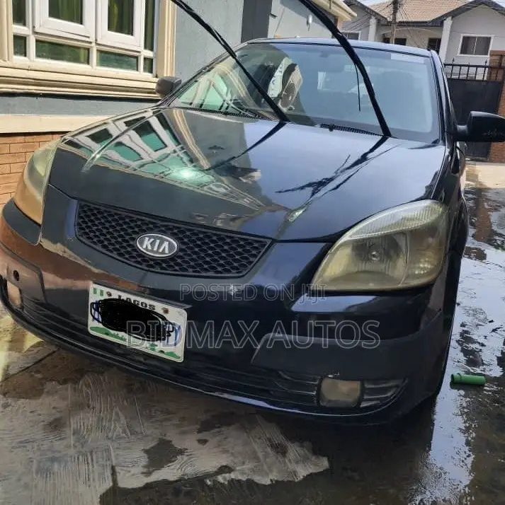 Kia Rio Sedan 2000 Black