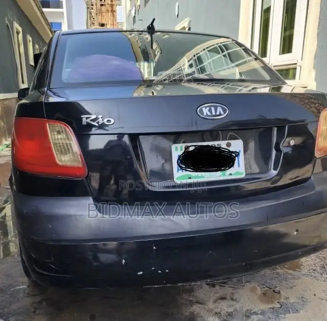 Kia Rio Sedan 2000 Black