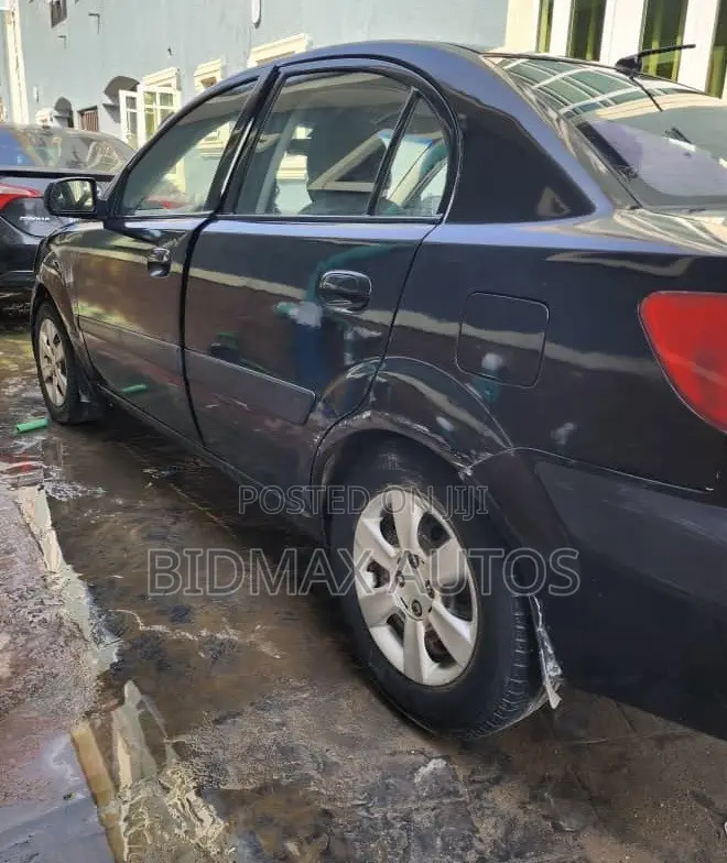 Kia Rio Sedan 2000 Black