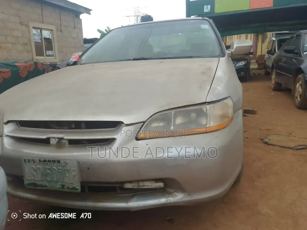 Honda Accord 2000 Silver