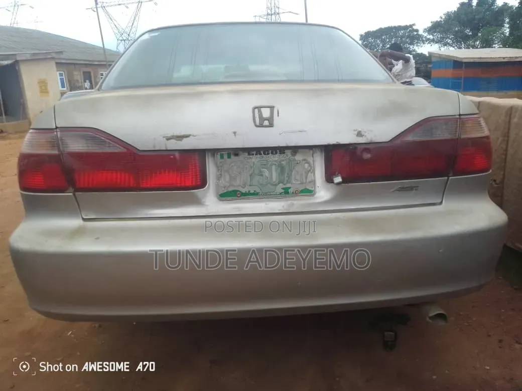 Honda Accord 2000 Silver