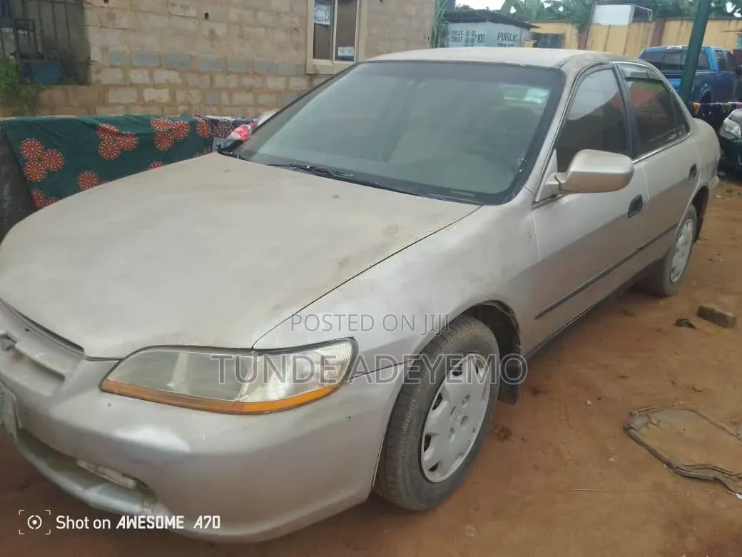 Honda Accord 2000 Silver
