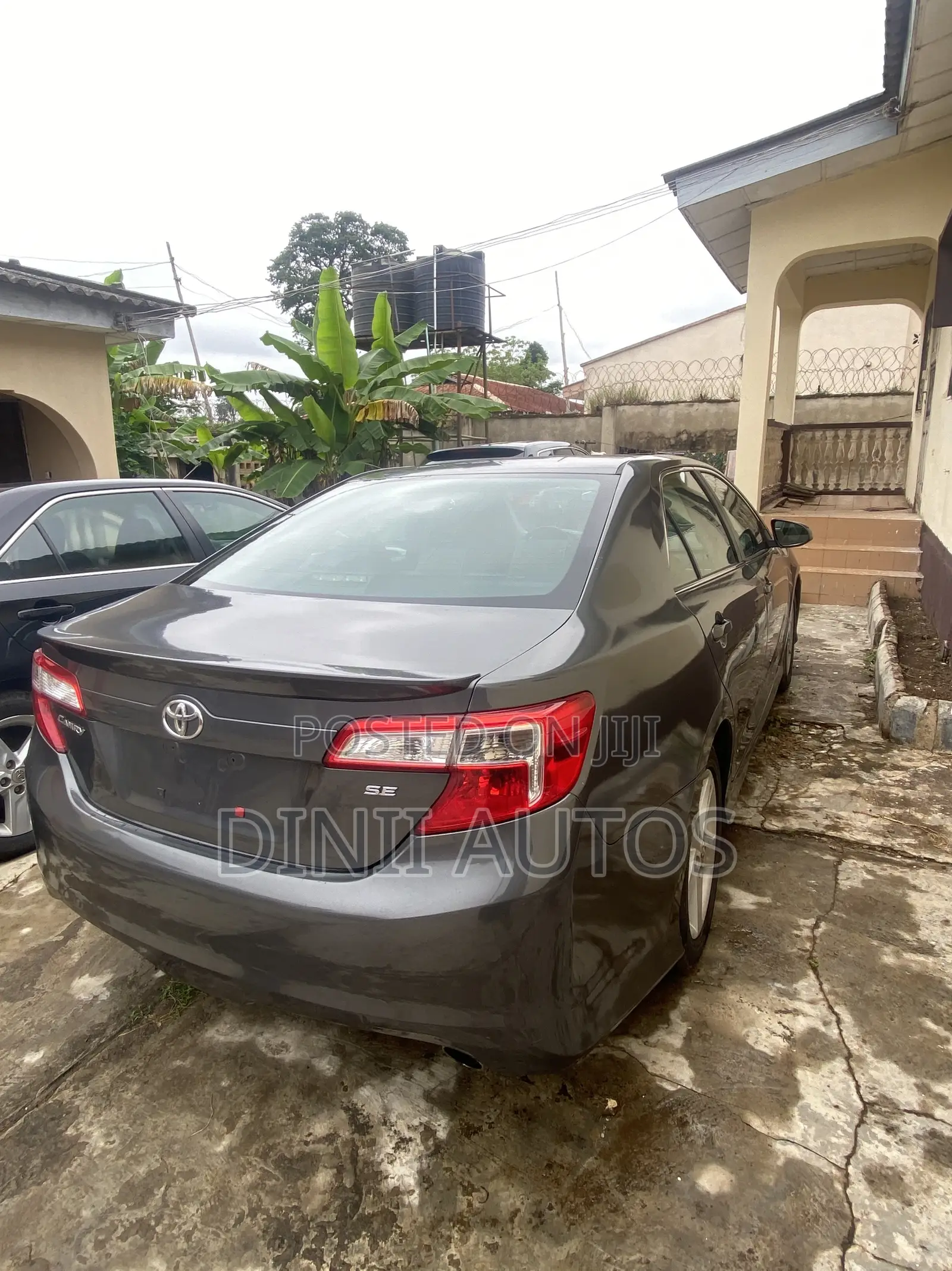 Toyota Camry SE 4dr Sedan (2.5L 4cyl 6A) 2011 Gray