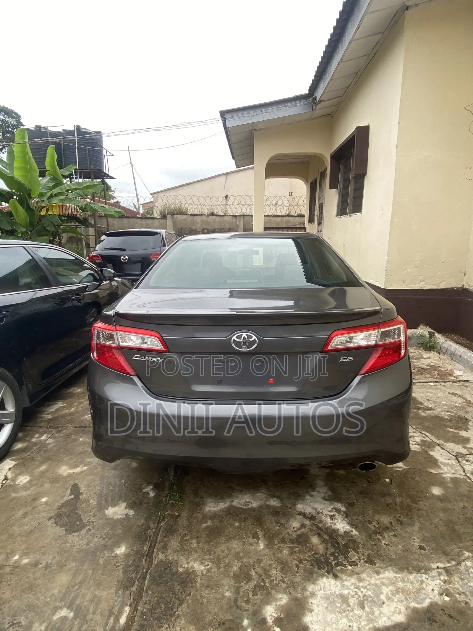 Toyota Camry SE 4dr Sedan (2.5L 4cyl 6A) 2011 Gray