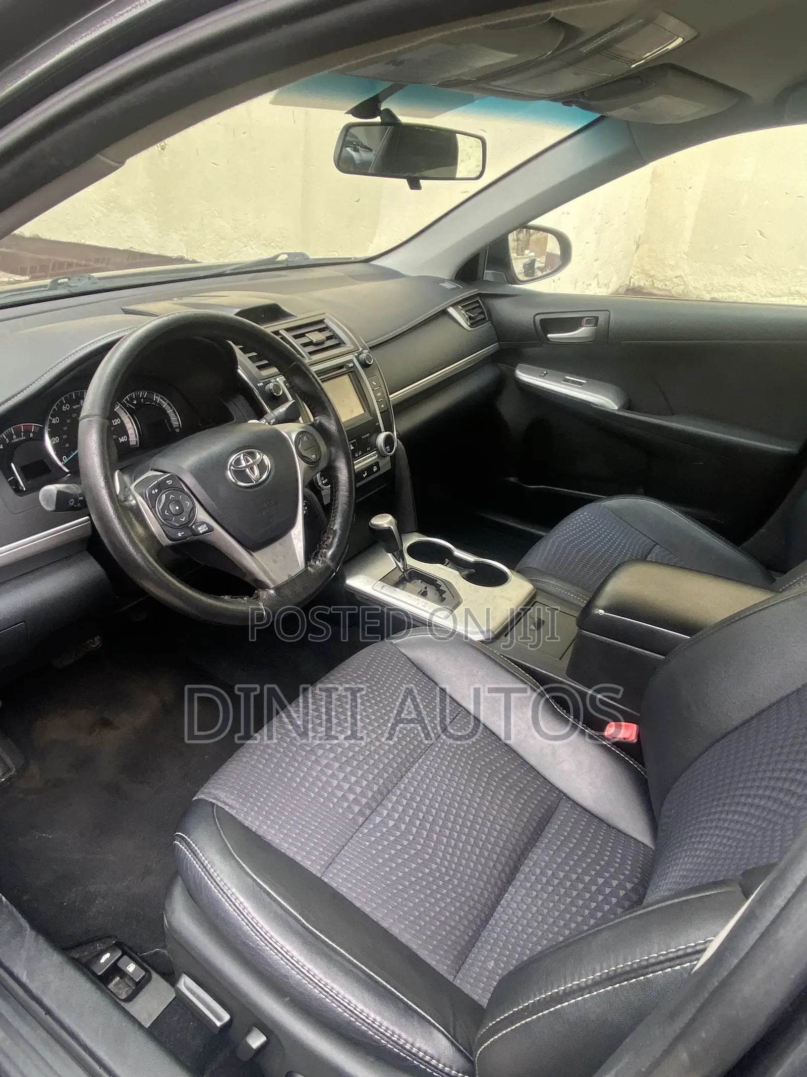 Toyota Camry SE 4dr Sedan (2.5L 4cyl 6A) 2011 Gray
