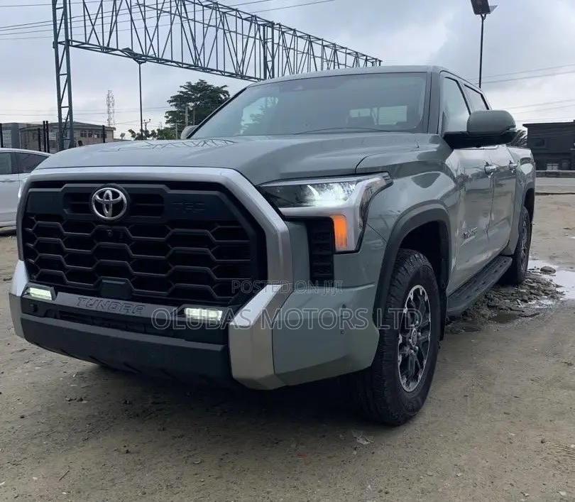 Toyota Tundra 2024 Gray