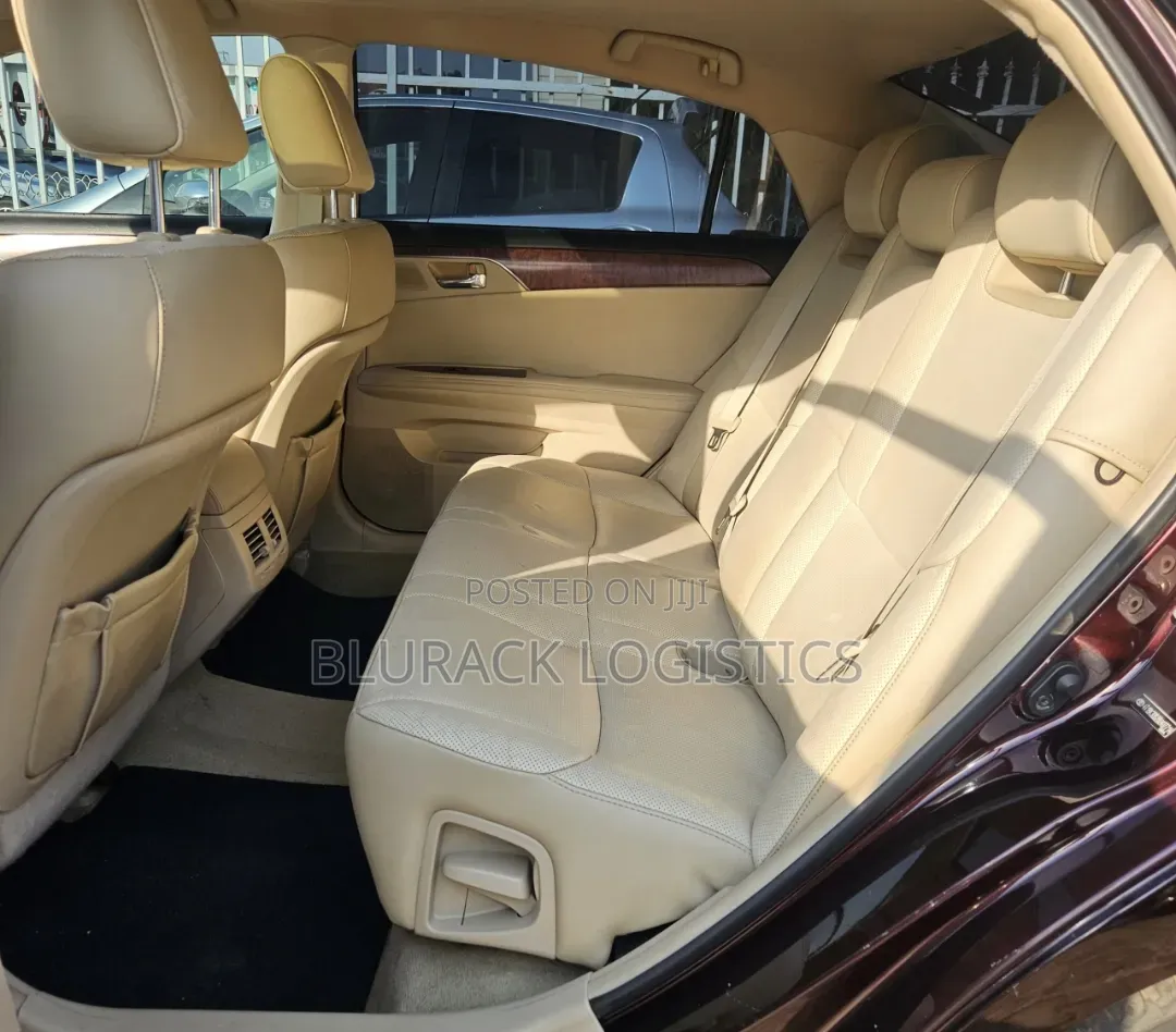 Toyota Avalon Limited Sedan FWD (3.5L 6cyl 6A) 2011 Brown