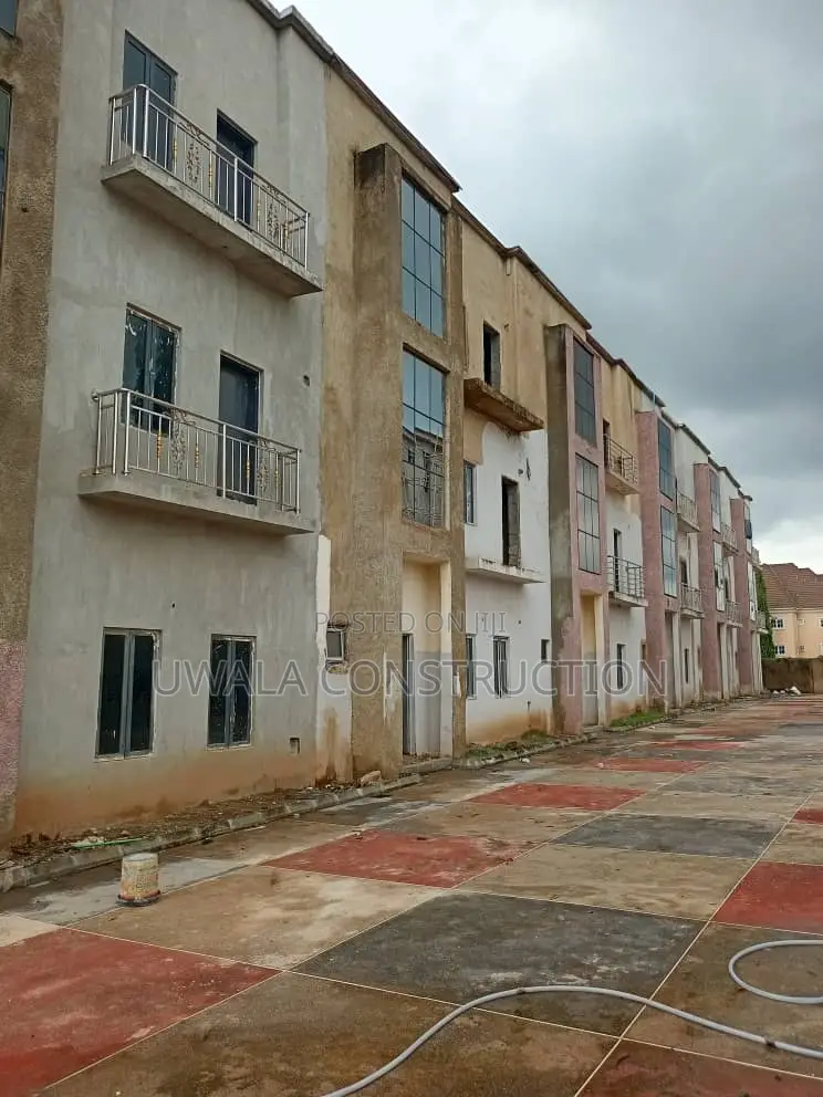 4bdrm Duplex in Kado for sale