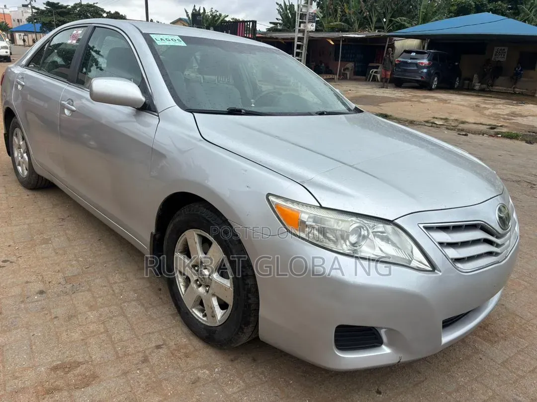 Toyota Camry 2010 Silver