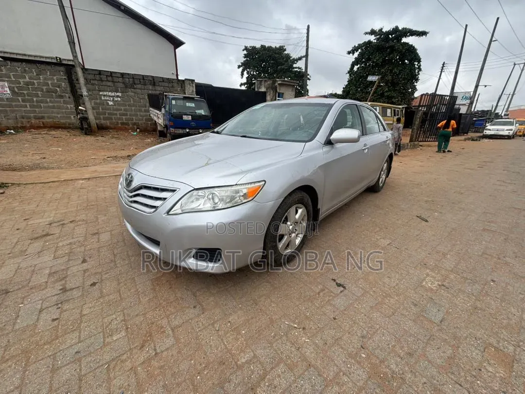 Toyota Camry 2010 Silver
