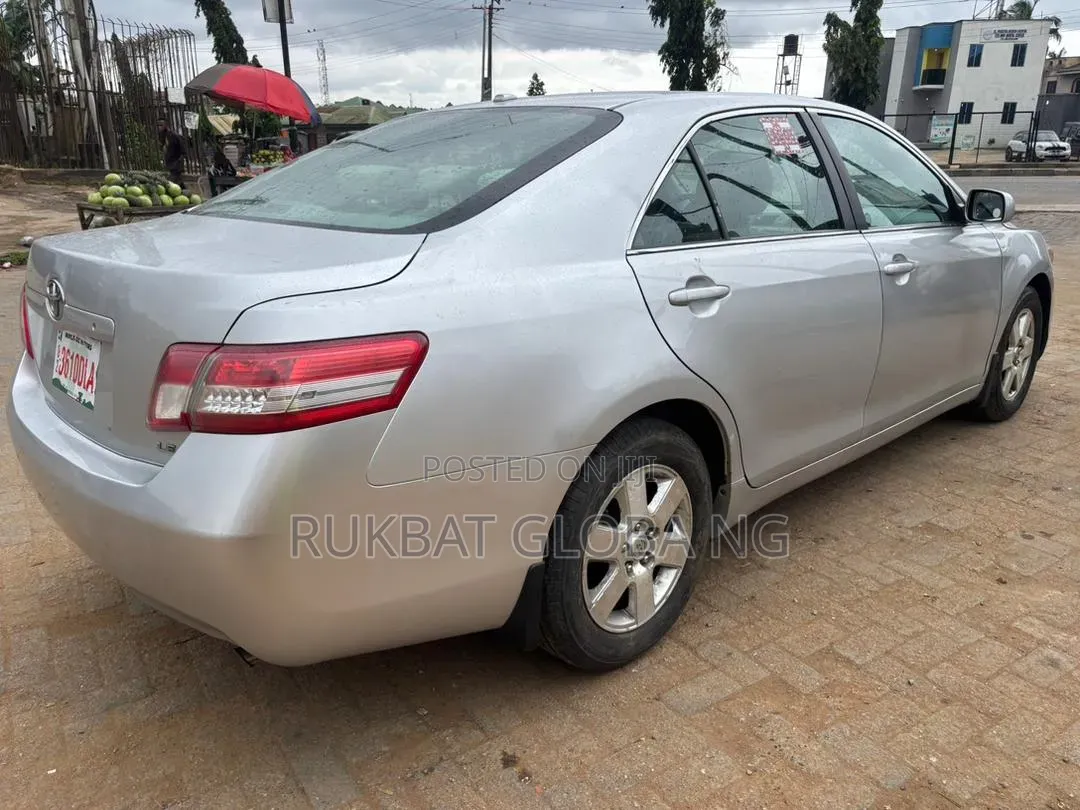 Toyota Camry 2010 Silver
