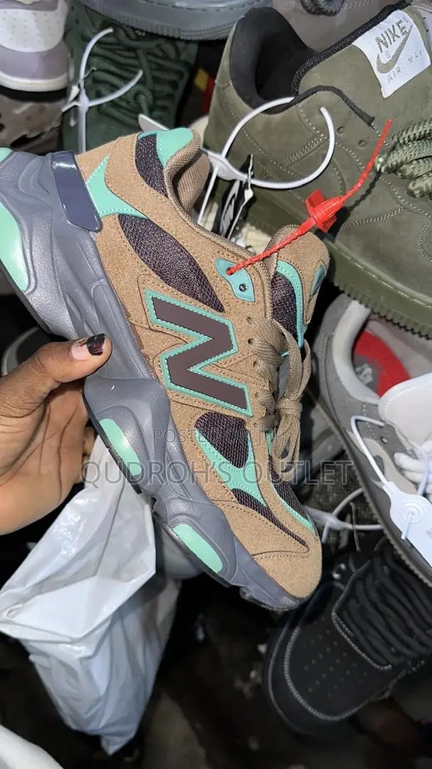 Nb Sneakers