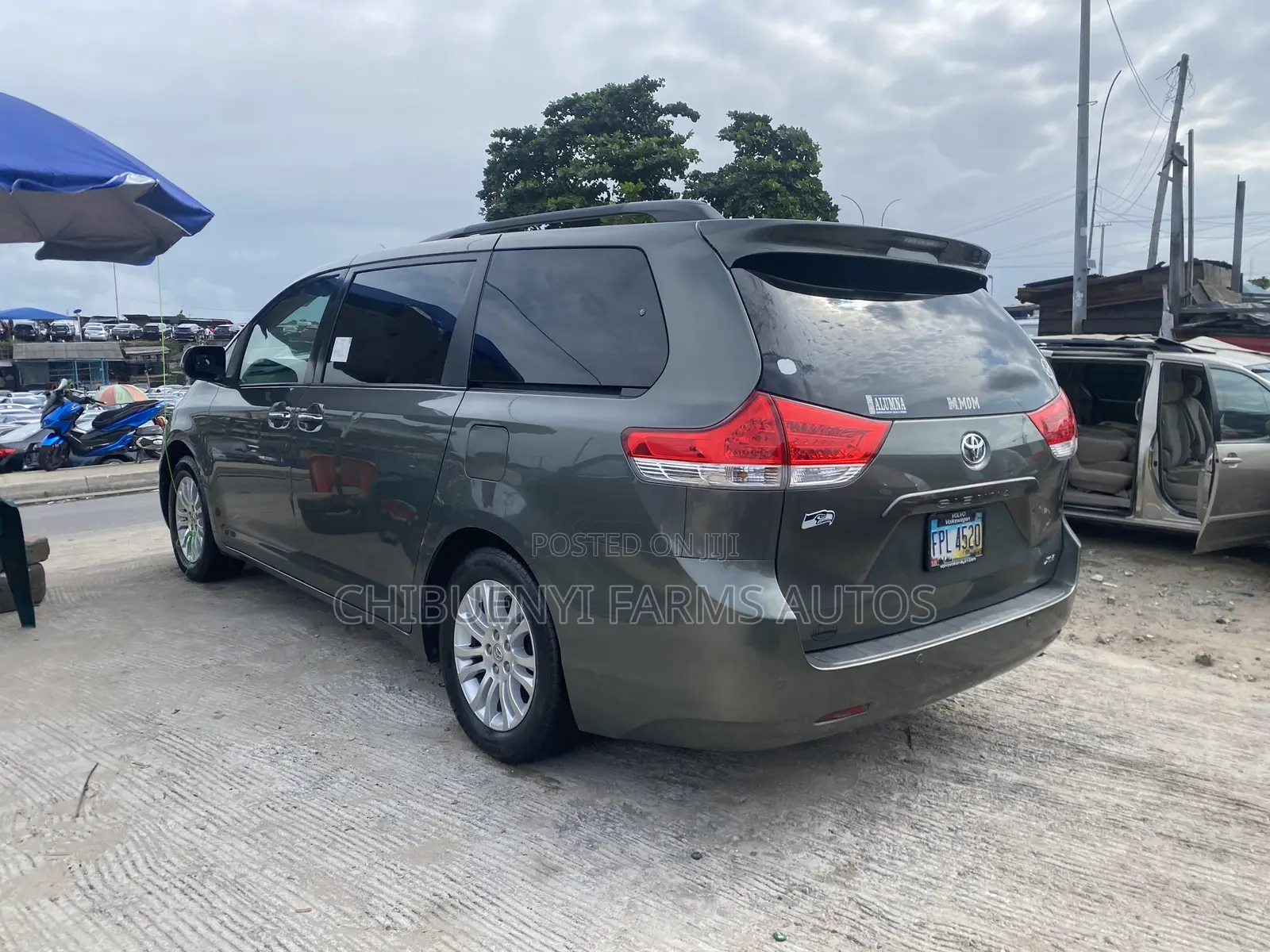 Toyota Sienna XLE 8 Passenger 2011 Gray