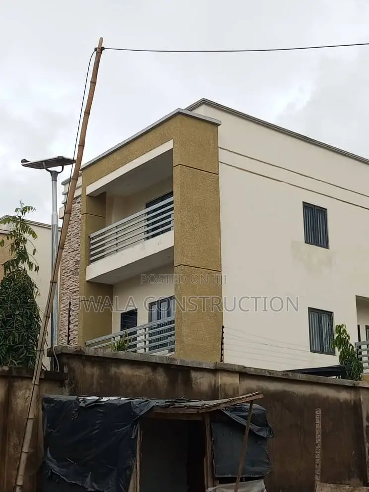 4bdrm Duplex in Kado for sale