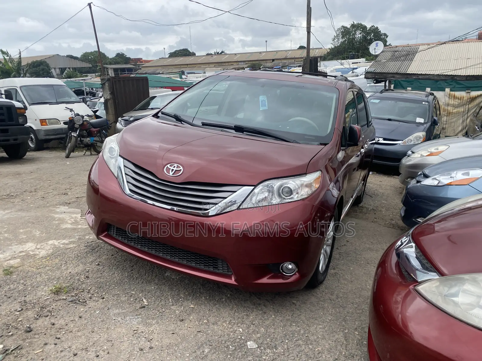 Toyota Sienna XLE 8-Passenger 4dr Minivan (3.5L 6cyl 6A) 2014 Red