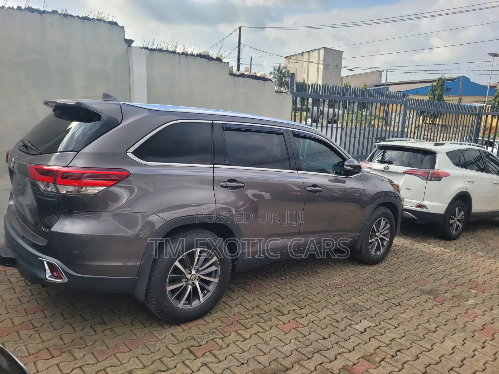 Toyota Highlander XLE 2019 Gray