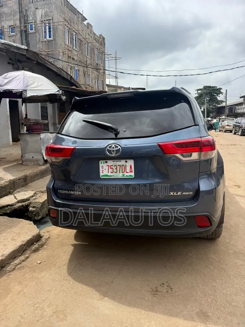 Toyota Highlander 2019 Blue