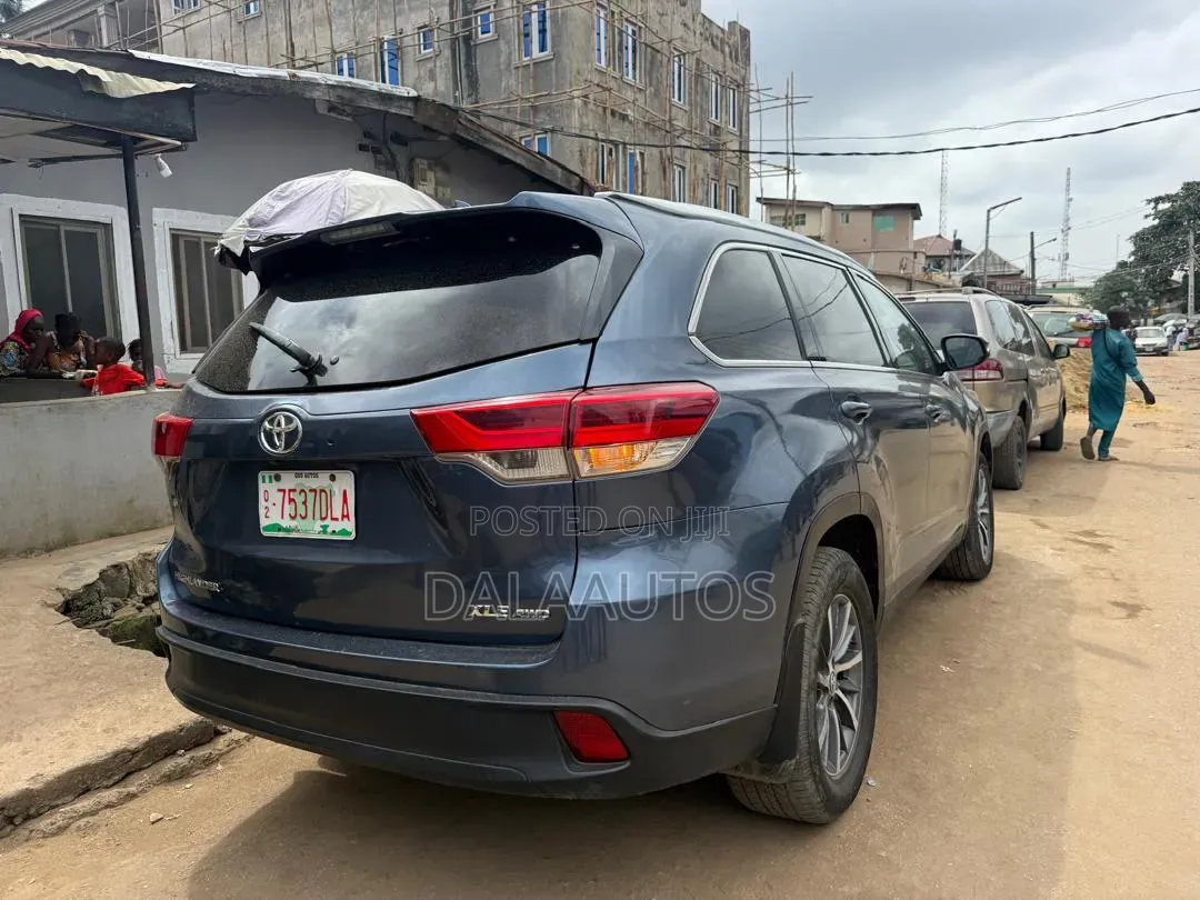 Toyota Highlander 2019 Blue