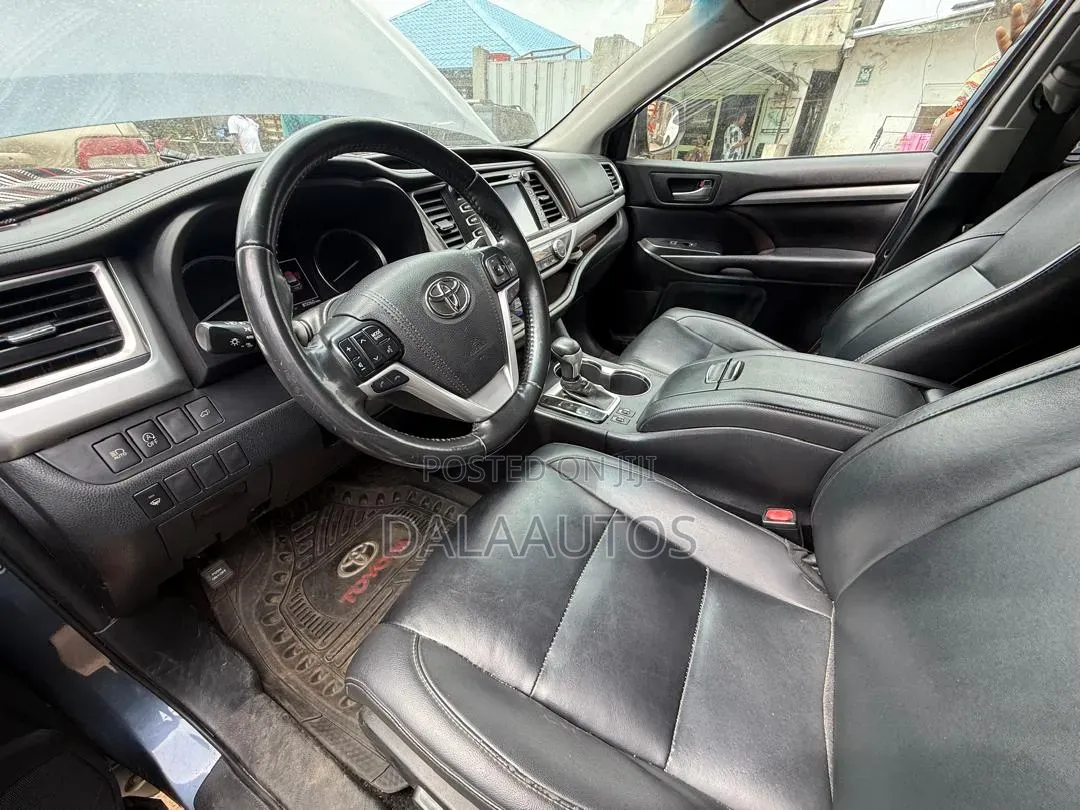 Toyota Highlander 2019 Blue