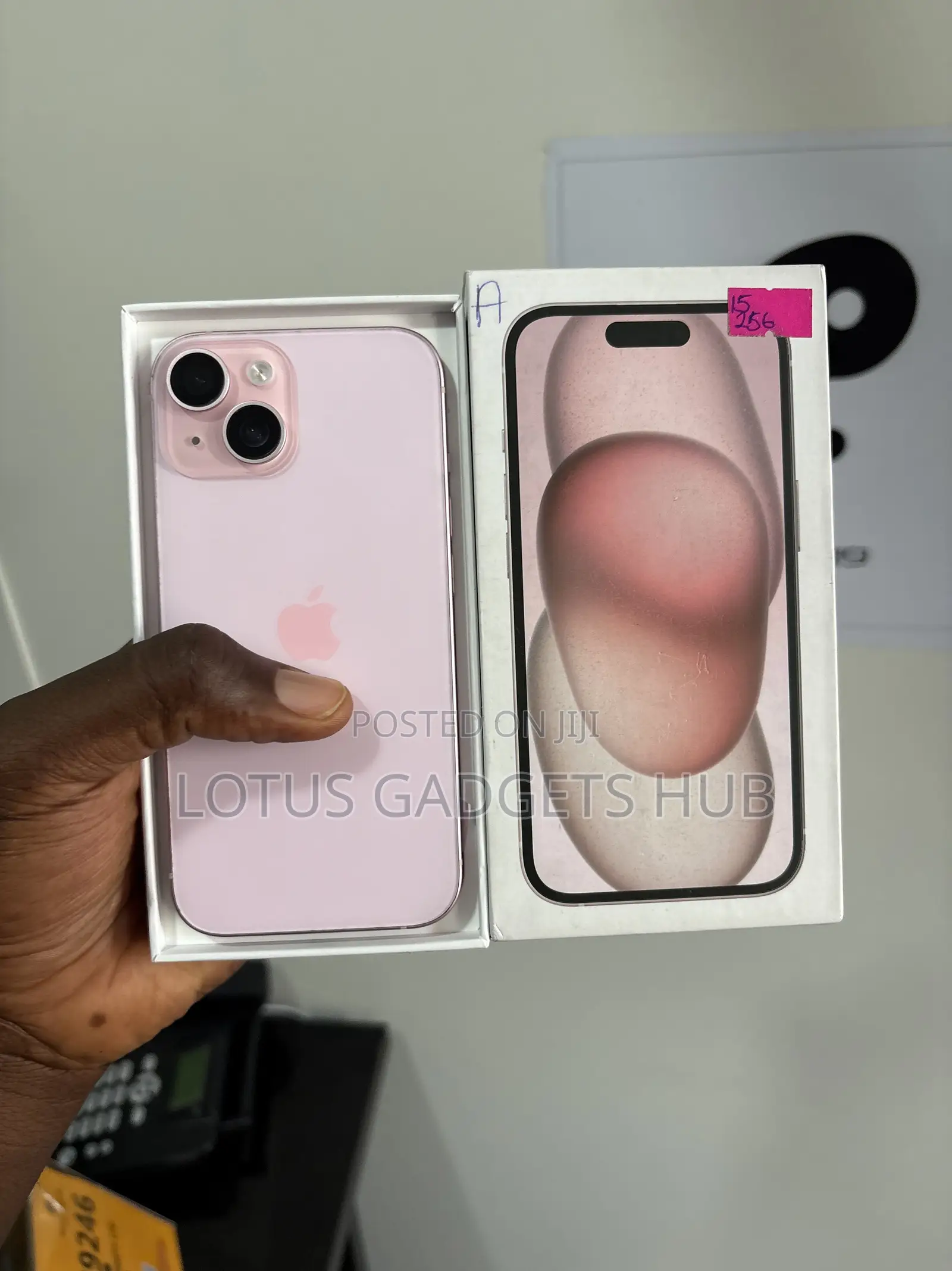 New Apple iPhone 15 256 GB Pink