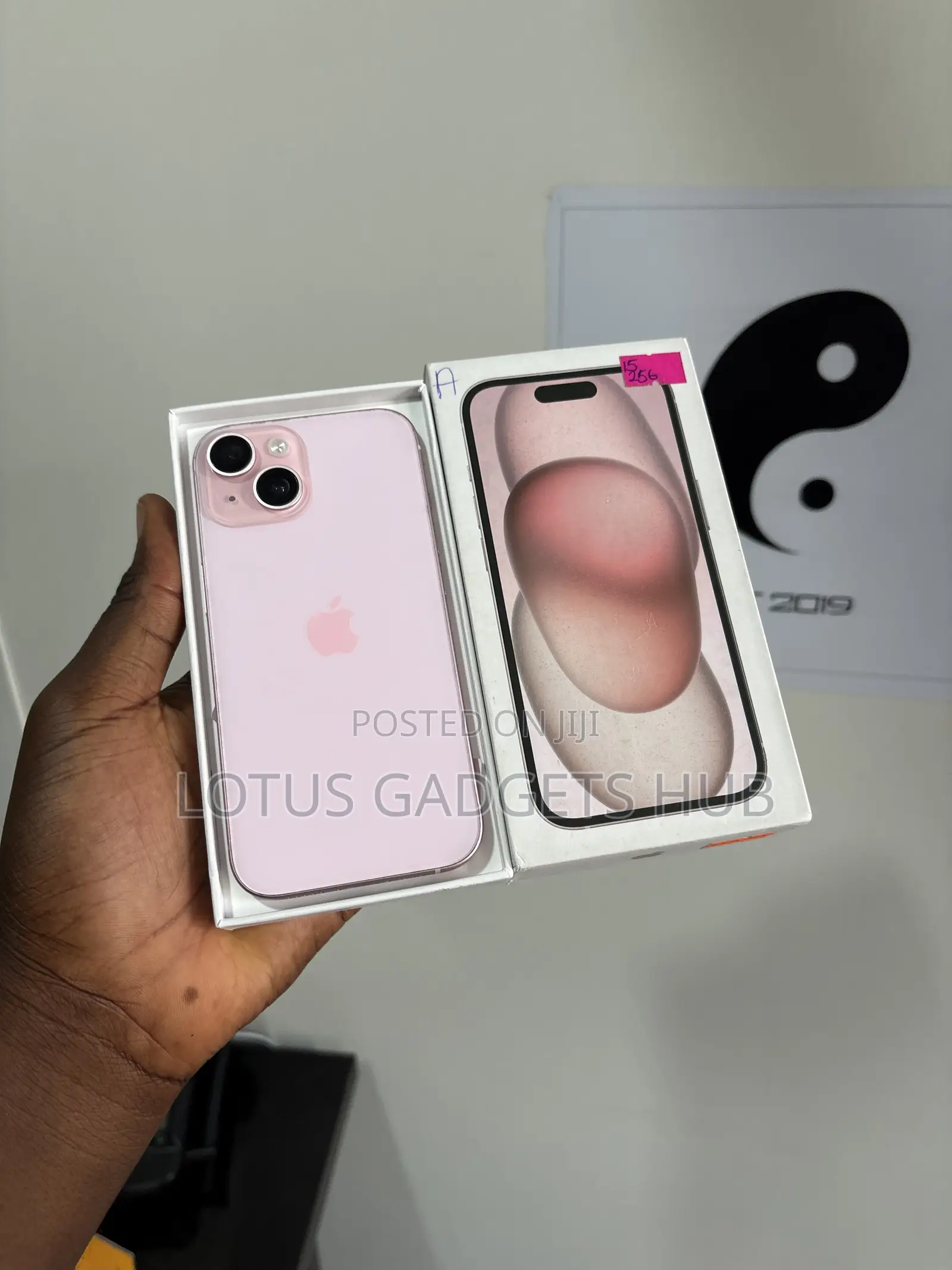 New Apple iPhone 15 256 GB Pink