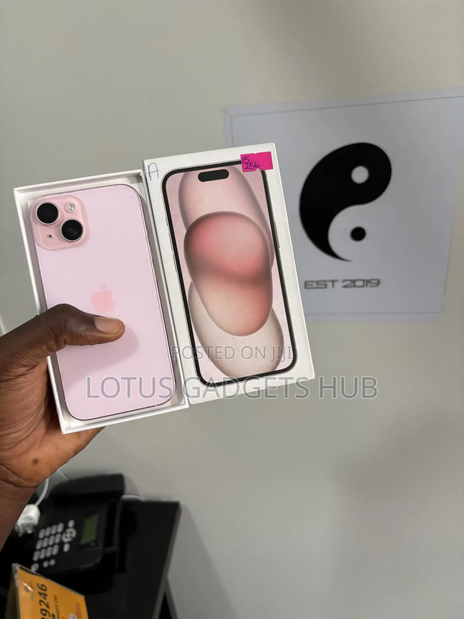 New Apple iPhone 15 256 GB Pink