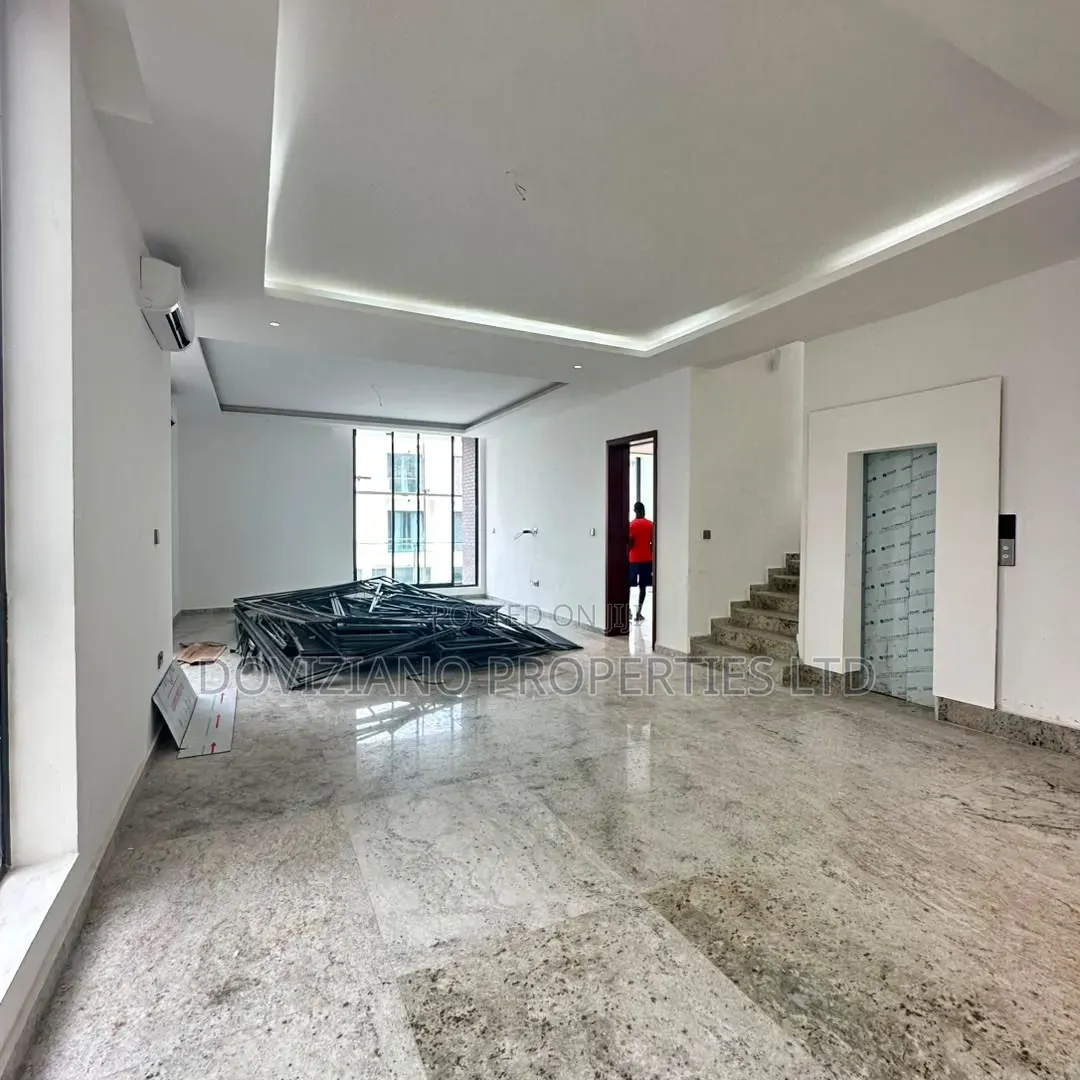 6bdrm Duplex in Banana Island for sale