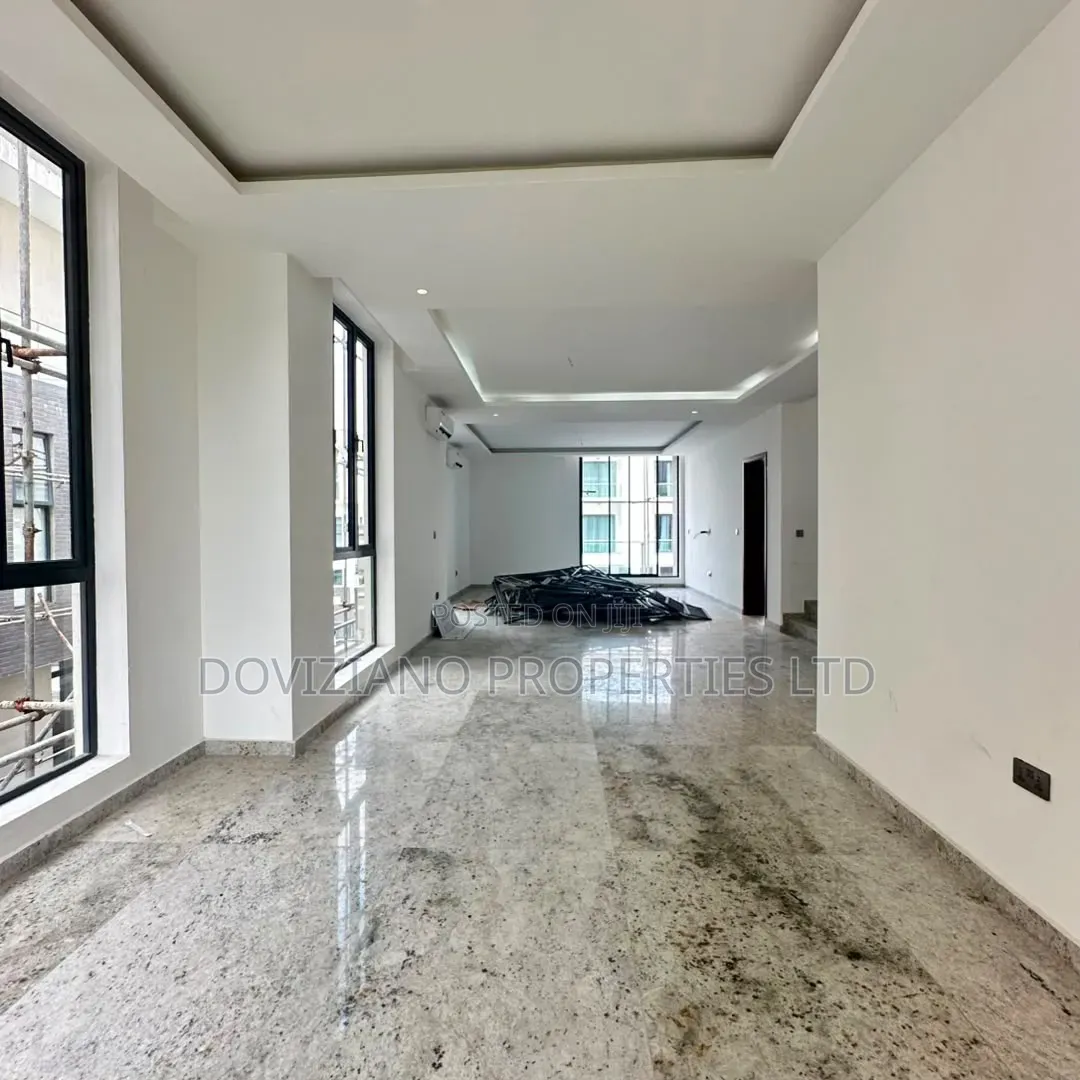 6bdrm Duplex in Banana Island for sale