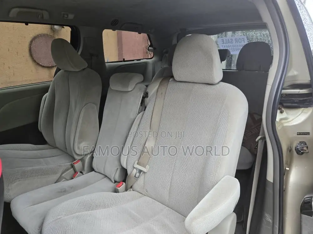 Toyota Sienna LE 7 Passenger Mobility 2011 Gold
