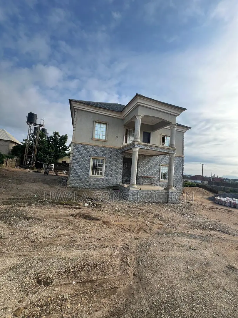 5bdrm Duplex in Orozo for sale