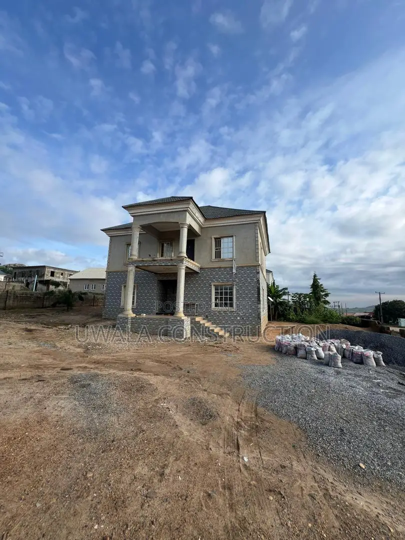 5bdrm Duplex in Orozo for sale